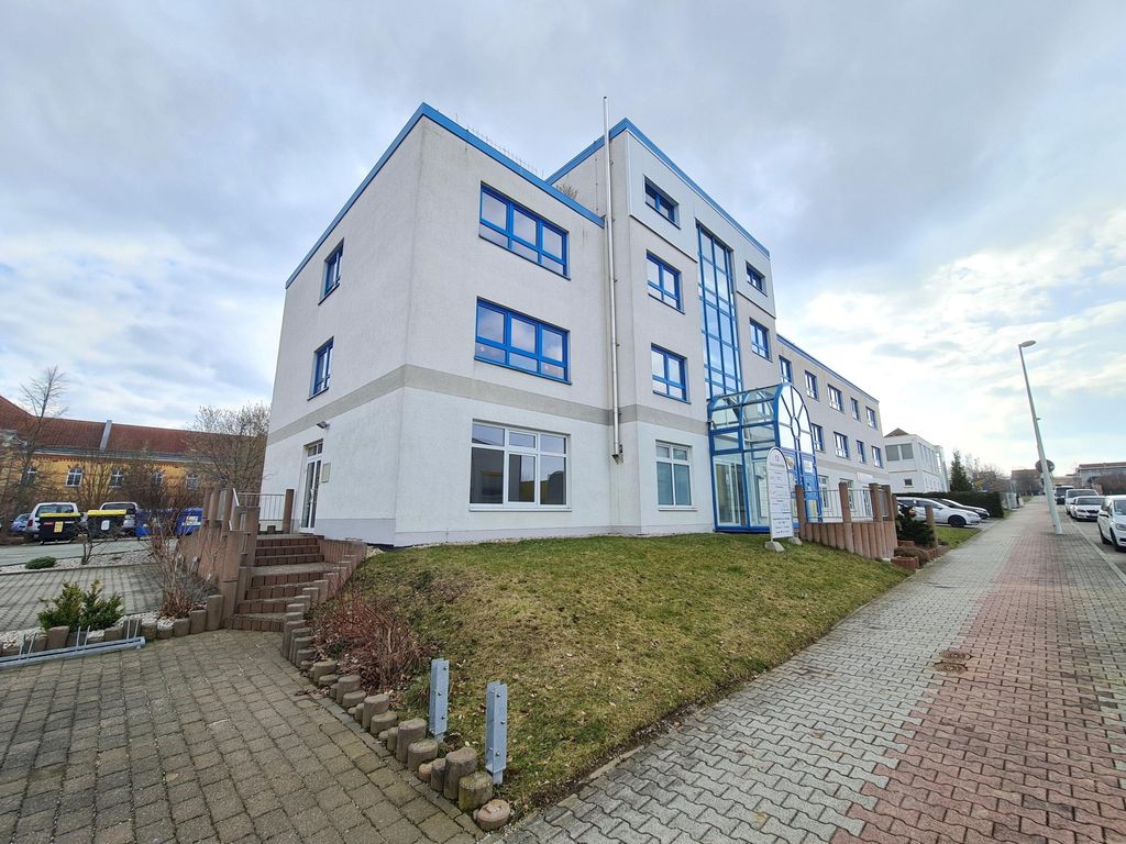 sehr gepflegtes und modernes Bürogebäude im Gewerbegebiet ...
